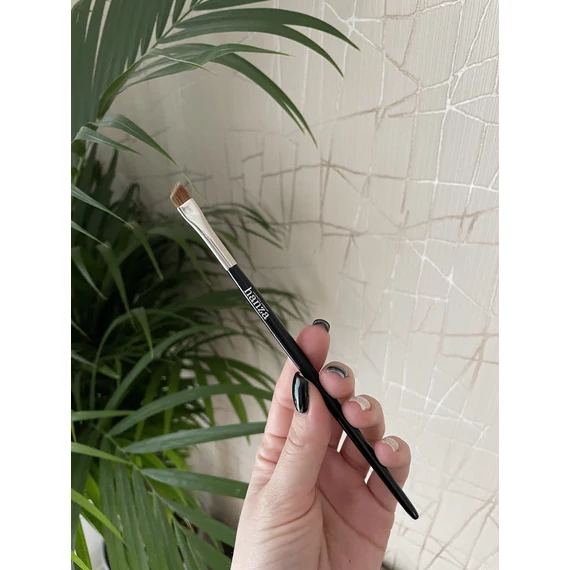ultra_fine_eye_liner_brush_ferde_szemhejfestek_ecset.jpg