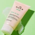 Kép 3/3 - NUXE Body Réve De Thé Revitalizáló Szemcsés Testradír (175ml)